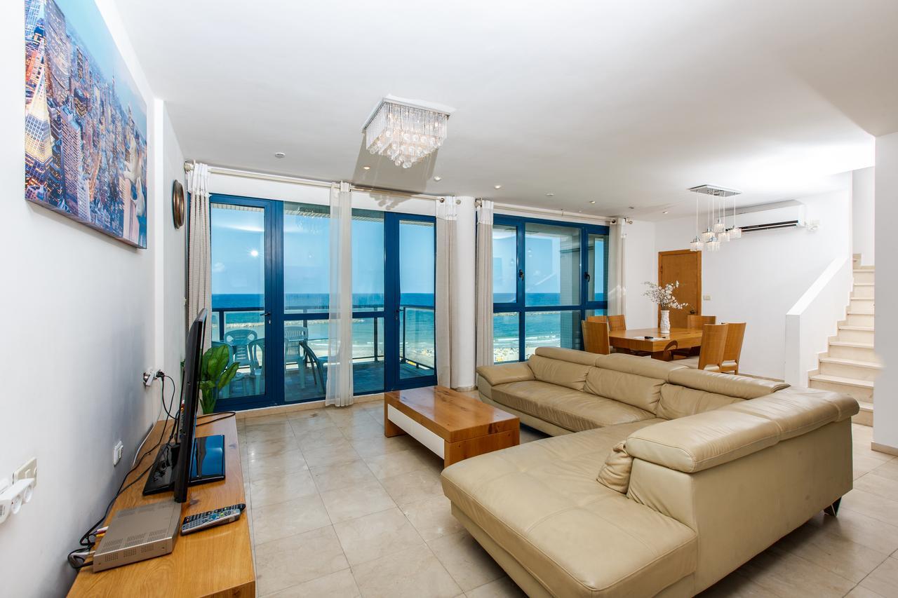 Ocean Front Apartments First Line To The Beach Tel Aviv Bagian luar foto