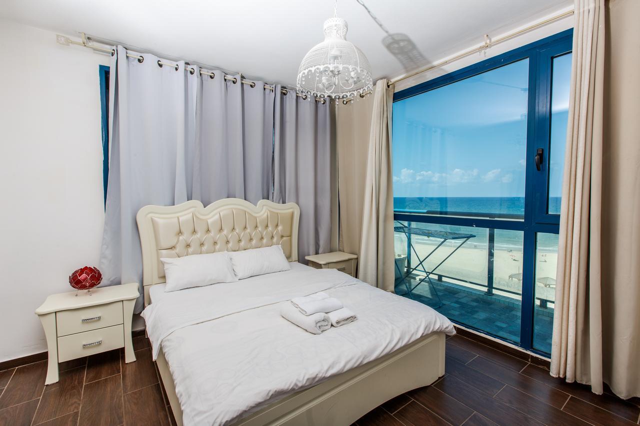 Ocean Front Apartments First Line To The Beach Tel Aviv Bagian luar foto