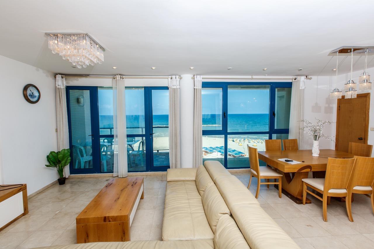 Ocean Front Apartments First Line To The Beach Tel Aviv Bagian luar foto