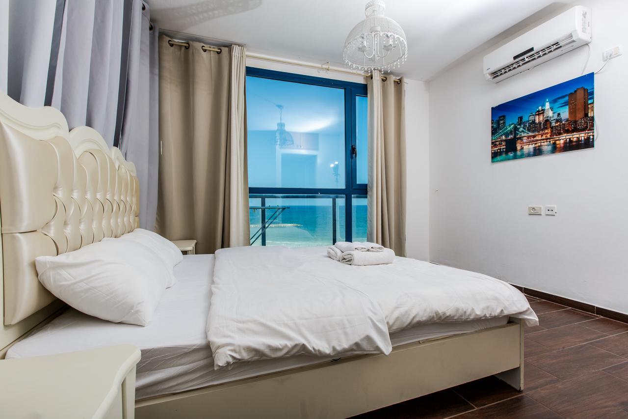 Ocean Front Apartments First Line To The Beach Tel Aviv Bagian luar foto