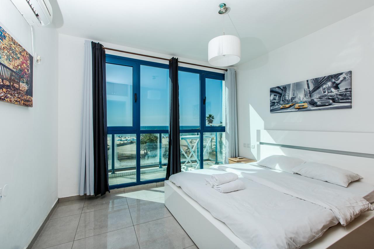 Ocean Front Apartments First Line To The Beach Tel Aviv Bagian luar foto