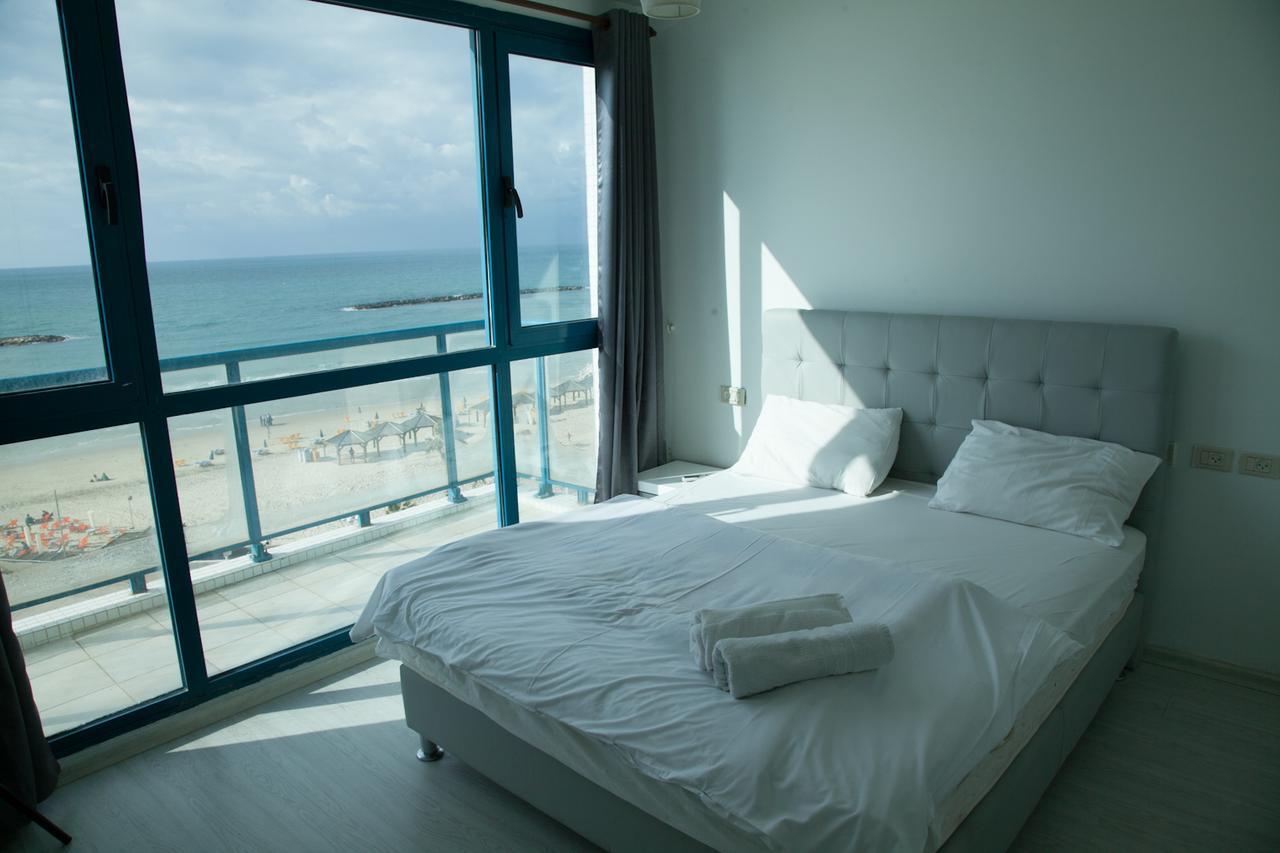 Ocean Front Apartments First Line To The Beach Tel Aviv Bagian luar foto