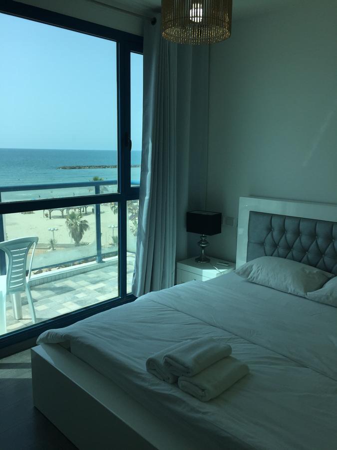 Ocean Front Apartments First Line To The Beach Tel Aviv Bagian luar foto